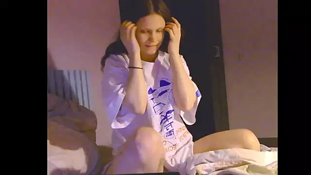 Snapshot of Lunliss chatting on 04-03-26, 06:50 Lunliss online show from 04-03-26, 06:50