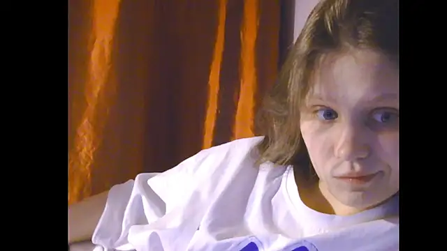 Snapshot of Lunliss chatting on 04-04-26, 07:33 Lunliss online show from 04-04-26, 07:33