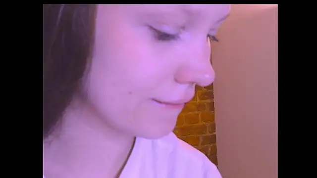 Snapshot of Lunliss chatting on 04-19-26, 05:34 Lunliss online show from 04-19-26, 05:34