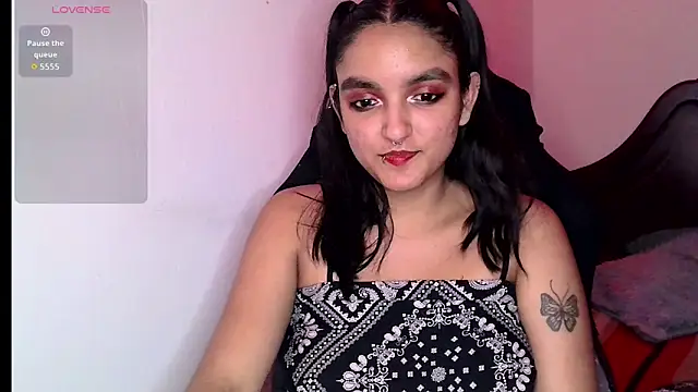 Snapshot of Ari_20_ chatting on 11-05-25, 11:49 Ari 20 online show from 11-05-25, 11:49