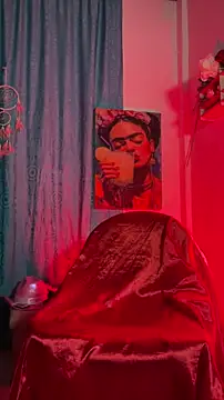 Snapshot of Megan-picozi chatting on 10-11-25, 01:38 Megan-picozi online show from 10-11-25, 01:38