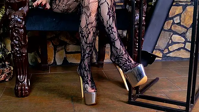 VanessaColby online show from 10-12-25, 06:18