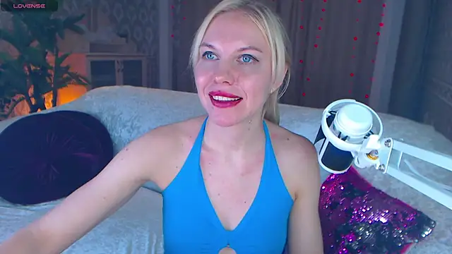 LiSinDoll online show from 11-19-25, 06:46