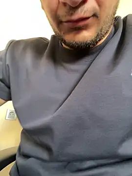 Snapshot of Cruel00 chatting on 05-15-26, 05:14 Cruel00 online show from 05-15-26, 05:14