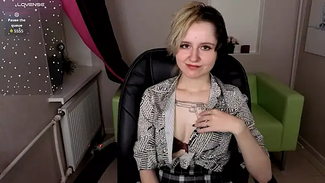 girl next doorr online show from 10-11-25, 01:09