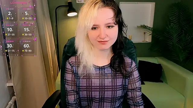 Snapshot of girl_next_doorr chatting on 05-30-26, 01:08 girl next doorr online show from 05-30-26, 01:08