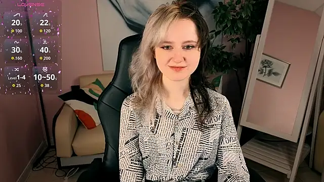 Snapshot of girl_next_doorr chatting on 06-20-26, 01:14 girl next doorr online show from 06-20-26, 01:14
