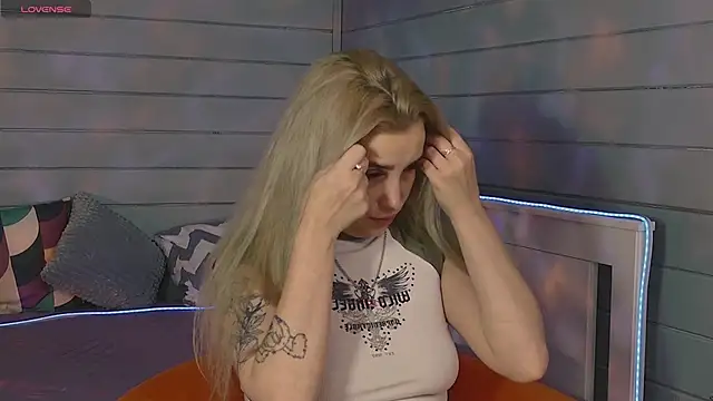 Crystal Jull online show from 10-06-25, 03:09