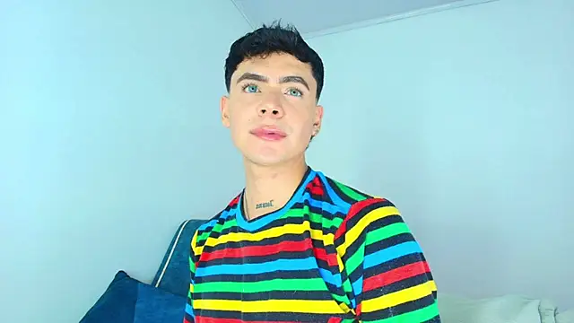 CamiiGuzmanX online show from 11-13-25, 08:52