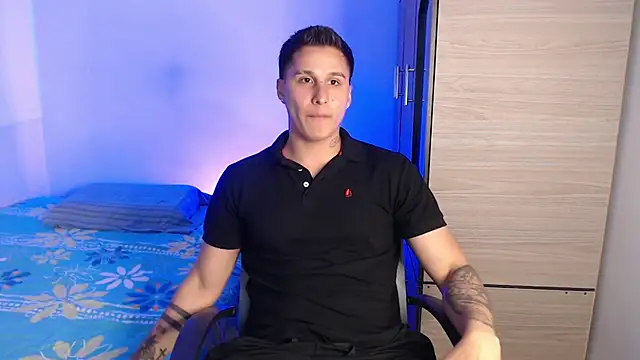 Snapshot of valentinosex1 chatting on 10-31-25, 09:05 valentinosex1 online show from 10-31-25, 09:05