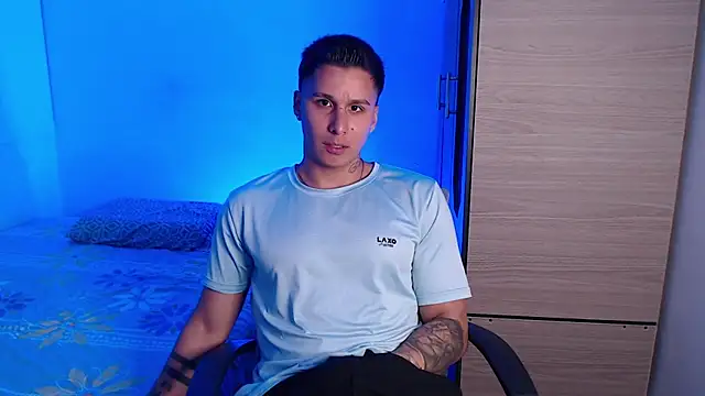 Snapshot of valentinosex1 chatting on 11-09-25, 09:46 valentinosex1 online show from 11-09-25, 09:46