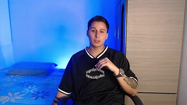 Snapshot of valentinosex1 chatting on 11-14-25, 10:51 valentinosex1 online show from 11-14-25, 10:51