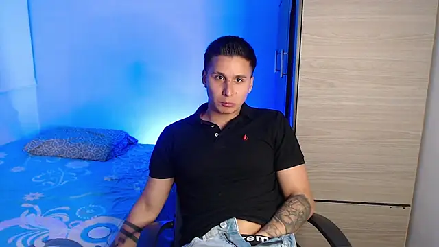 Snapshot of valentinosex1 chatting on 11-27-25, 10:23 valentinosex1 online show from 11-27-25, 10:23