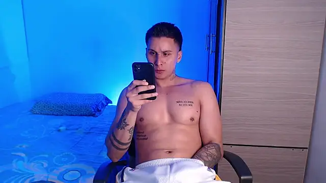 Snapshot of valentinosex1 chatting on 11-30-25, 10:36 valentinosex1 online show from 11-30-25, 10:36