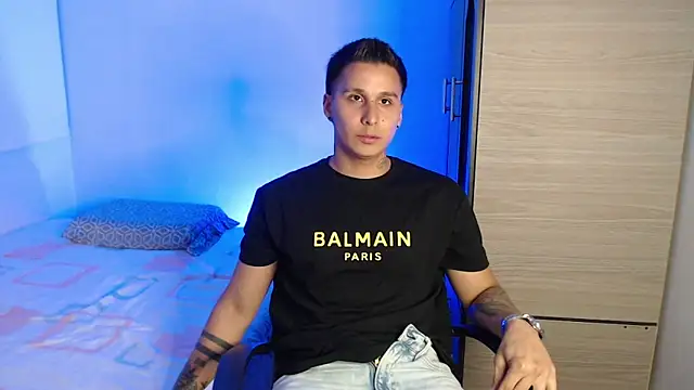 Snapshot of valentinosex1 chatting on 12-18-25, 09:21 valentinosex1 online show from 12-18-25, 09:21