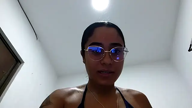Snapshot of Daislalezma chatting on 10-27-25, 05:00 Daislalezma online show from 10-27-25, 05:00