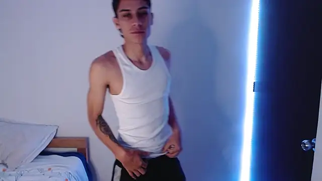 Snapshot of axel_davis_ chatting on 10-08-25, 03:04 axel davis online show from 10-08-25, 03:04