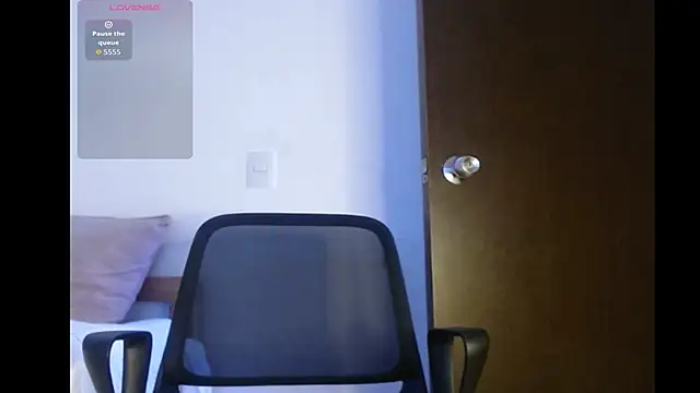 Snapshot of axel_davis_ chatting on 10-21-25, 12:11 axel davis online show from 10-21-25, 12:11