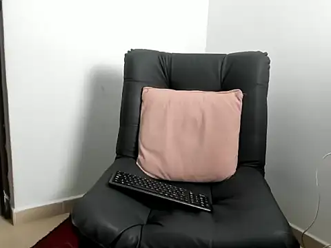 Snapshot of axel_davis_ chatting on 12-01-25, 09:03 axel davis online show from 12-01-25, 09:03