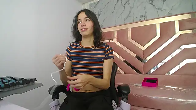 Snapshot of Mia_swift_ch chatting on 10-25-25, 03:25 Mia swift ch online show from 10-25-25, 03:25