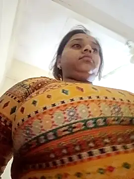 Snapshot of Hot_crety chatting on 10-12-25, 11:48 Hot crety online show from 10-12-25, 11:48