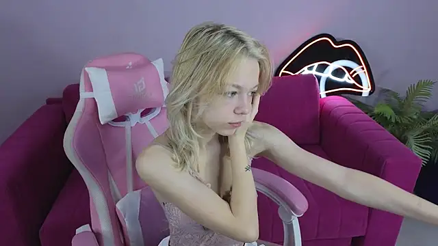 MillaHolt online show from 09-16-25, 01:17