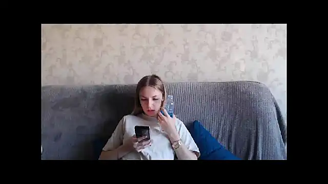 HitGyrl online show from 09-20-25, 01:28