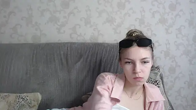 HitGyrl online show from 05-28-26, 01:03
