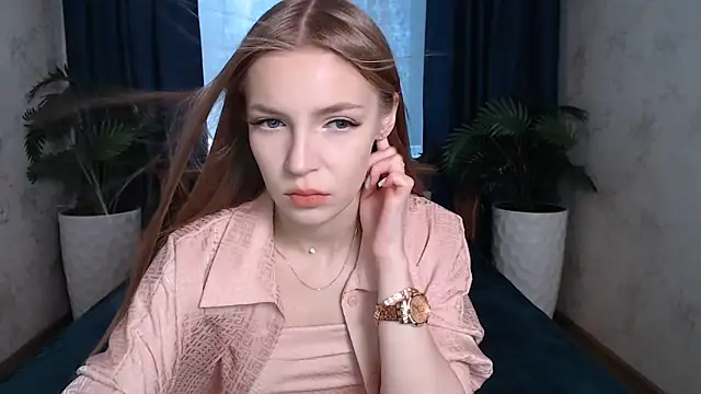HitGyrl online show from 06-02-26, 08:05