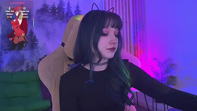 LiliLuna online show from 01-13-26, 03:17