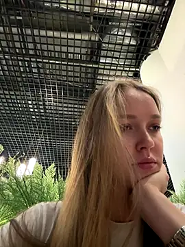 Snapshot of ElliRose chatting on 09-25-25, 04:16 ElliRose online show from 09-25-25, 04:16