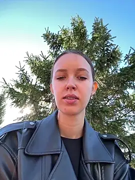 Snapshot of ElliRose chatting on 09-27-25, 05:01 ElliRose online show from 09-27-25, 05:01