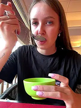 Snapshot of ElliRose chatting on 10-09-25, 12:52 ElliRose online show from 10-09-25, 12:52