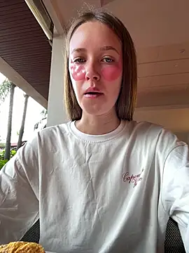 Snapshot of ElliRose chatting on 10-12-25, 01:48 ElliRose online show from 10-12-25, 01:48