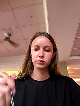 Snapshot of ElliRose chatting on 10-13-25, 01:27 ElliRose online show from 10-13-25, 01:27