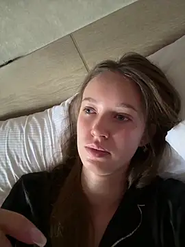 Snapshot of ElliRose chatting on 10-24-25, 02:41 ElliRose online show from 10-24-25, 02:41