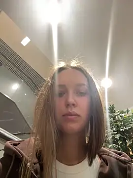 Snapshot of ElliRose chatting on 10-28-25, 05:33 ElliRose online show from 10-28-25, 05:33