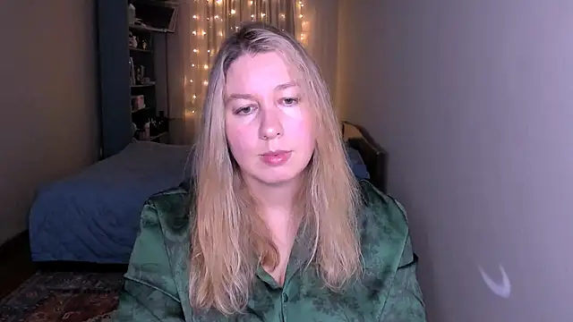 NancySanders online show from 04-10-26, 07:07