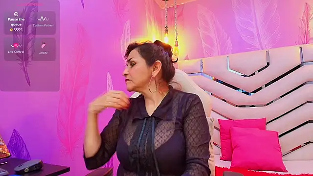 Yara Stone online show from 09-16-25, 05:08