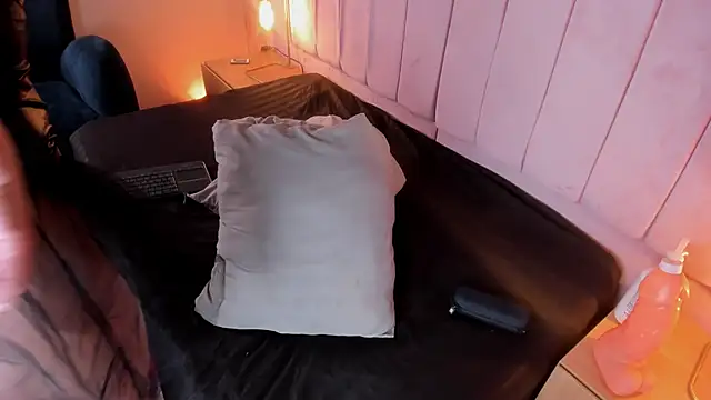 Snapshot of Hillary_Collins1 chatting on 02-21-26, 08:10 Hillary Collins1 online show from 02-21-26, 08:10