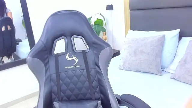 Snapshot of anagil_ chatting on 12-01-25, 07:19 anagil online show from 12-01-25, 07:19