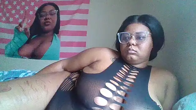 Snapshot of TharealBunn chatting on 04-10-26, 06:12 TharealBunn online show from 04-10-26, 06:12
