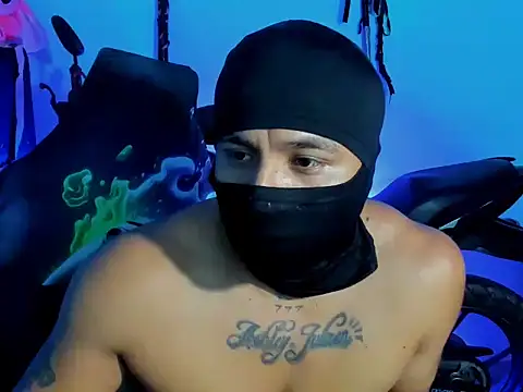 Snapshot of zeus_7777 chatting on 10-09-25, 11:03 zeus 7777 online show from 10-09-25, 11:03