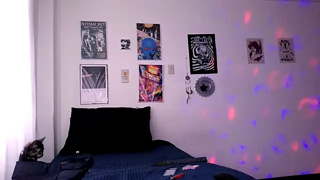 plutonbluemooon333 online show from 12-17-25, 08:59