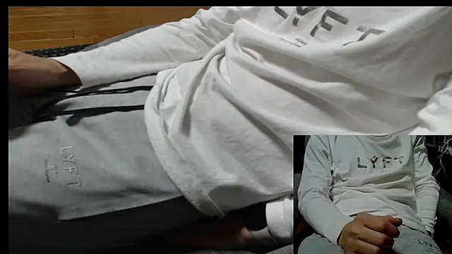 Snapshot of Yasu2000 chatting on 06-06-26, 11:59 Yasu2000 online show from 06-06-26, 11:59