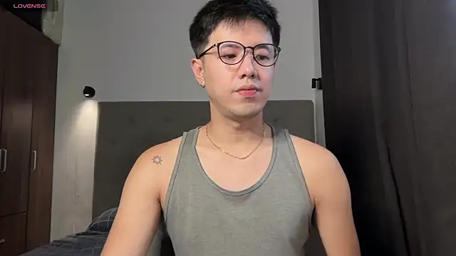 Snapshot of Addictiveboi chatting on 05-06-26, 04:08 Addictiveboi online show from 05-06-26, 04:08