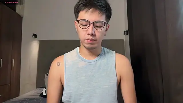 Snapshot of Addictiveboi chatting on 05-07-26, 02:50 Addictiveboi online show from 05-07-26, 02:50