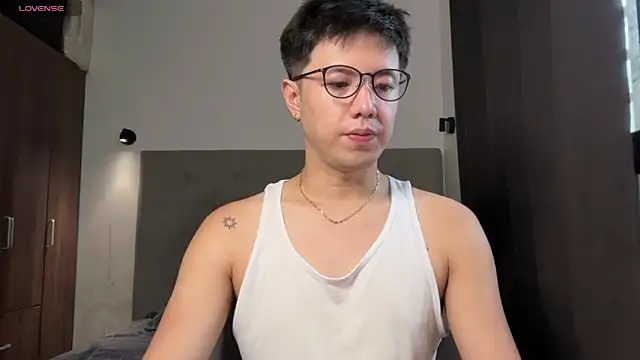 Snapshot of Addictiveboi chatting on 05-08-26, 03:23 Addictiveboi online show from 05-08-26, 03:23