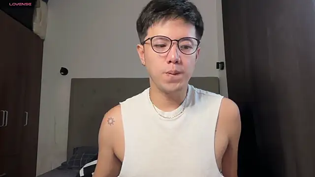 Snapshot of Addictiveboi chatting on 05-09-26, 02:17 Addictiveboi online show from 05-09-26, 02:17