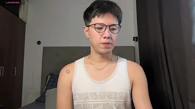 Snapshot of Addictiveboi chatting on 05-10-26, 04:17 Addictiveboi online show from 05-10-26, 04:17